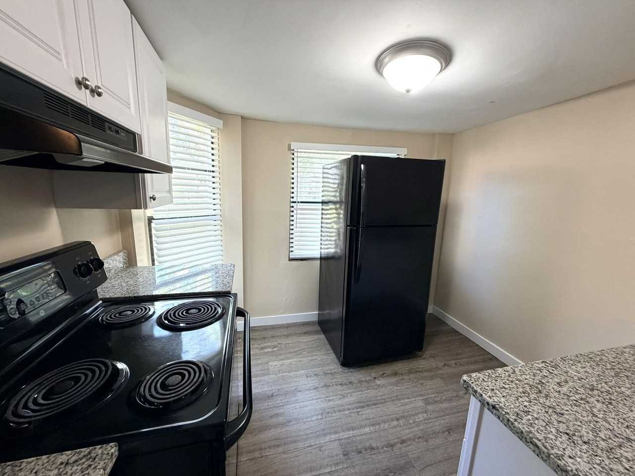 2613 Green St - Photo 7 of 14