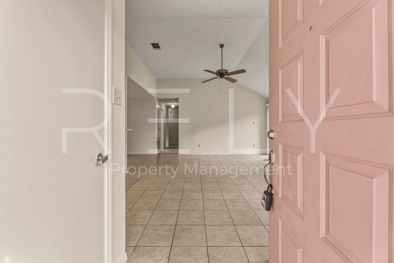 604 David Curry Dr - Photo 3 of 35