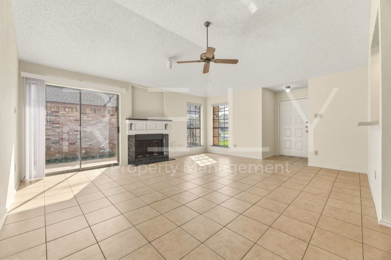 604 David Curry Dr - Photo 5 of 35