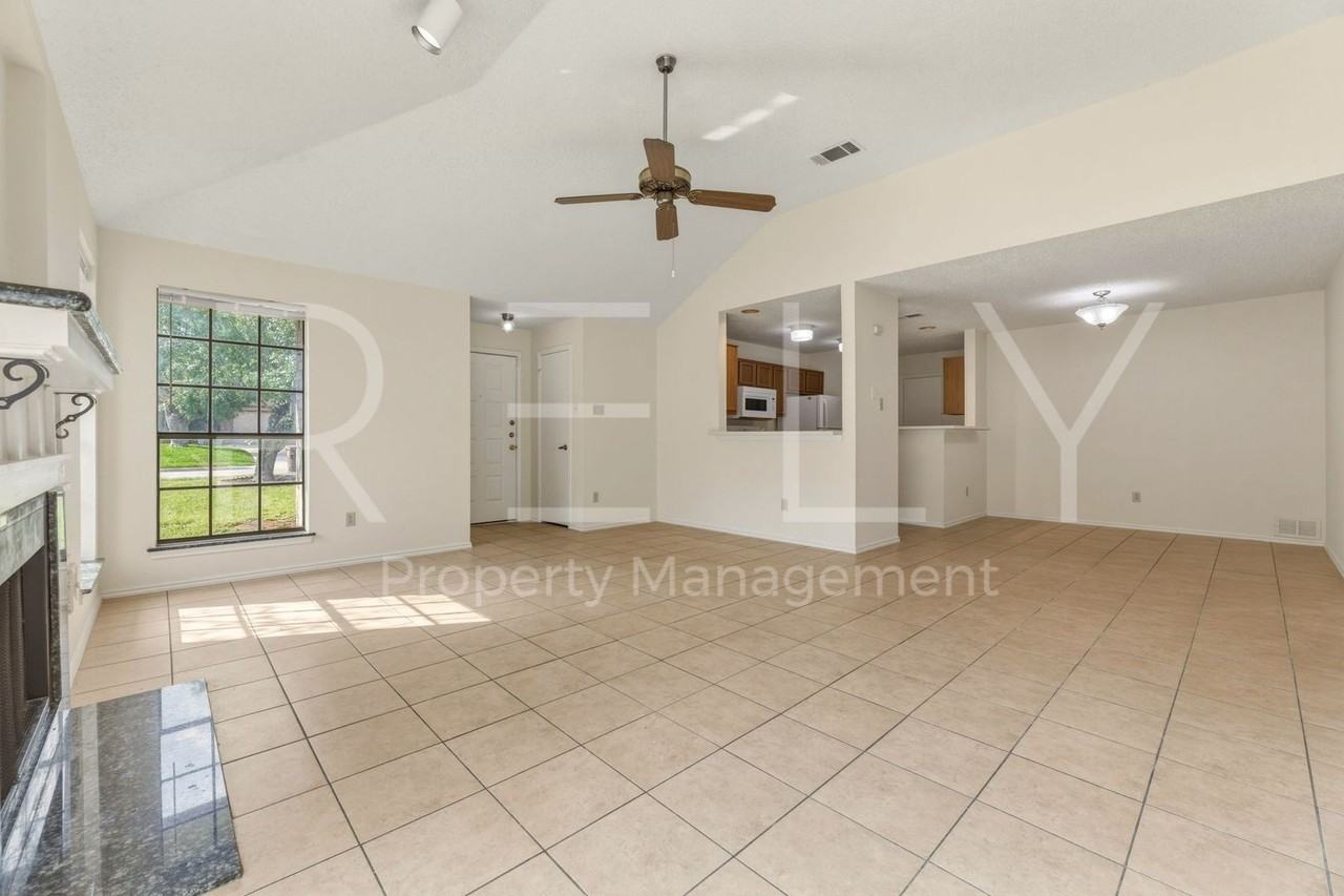 604 David Curry Dr - Photo 6 of 35