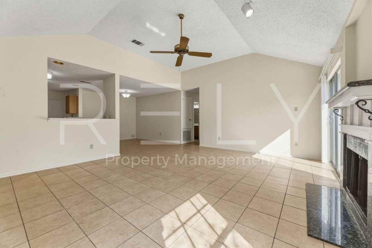 604 David Curry Dr - Photo 7 of 35