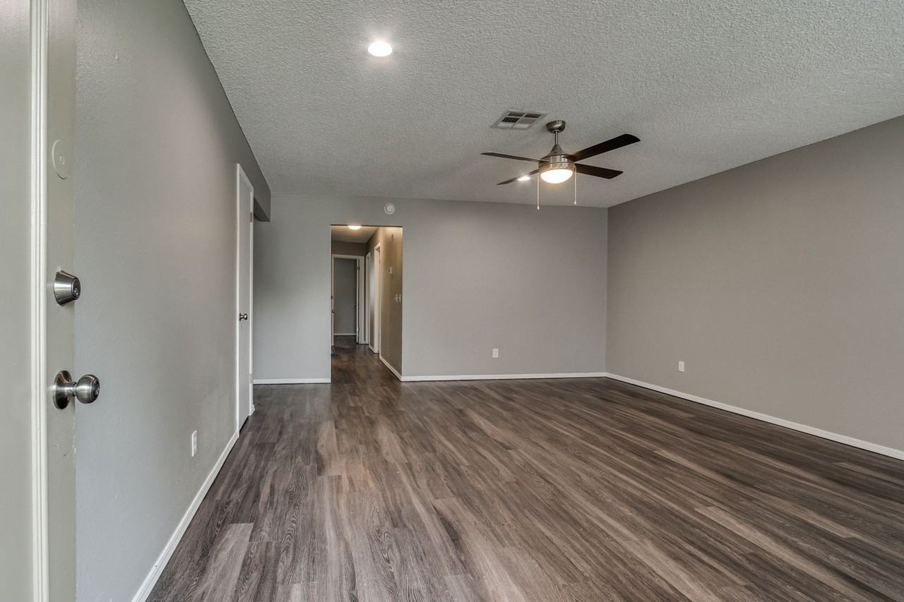 3916 Se 46th St - Photo 4 of 27