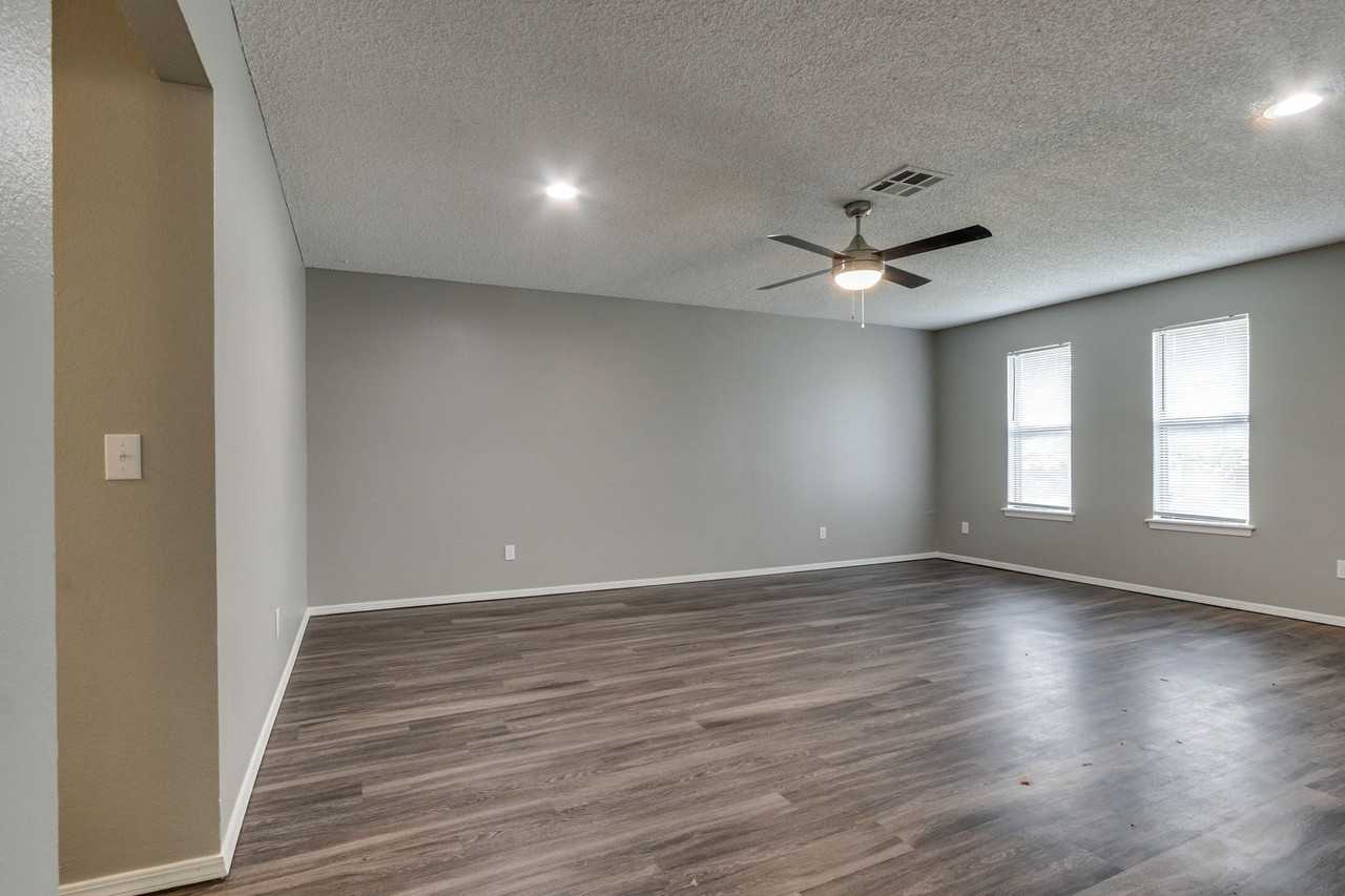 3916 Se 46th St - Photo 7 of 27