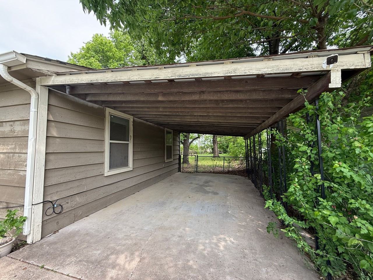 537 E Allen St - Photo 3 of 28