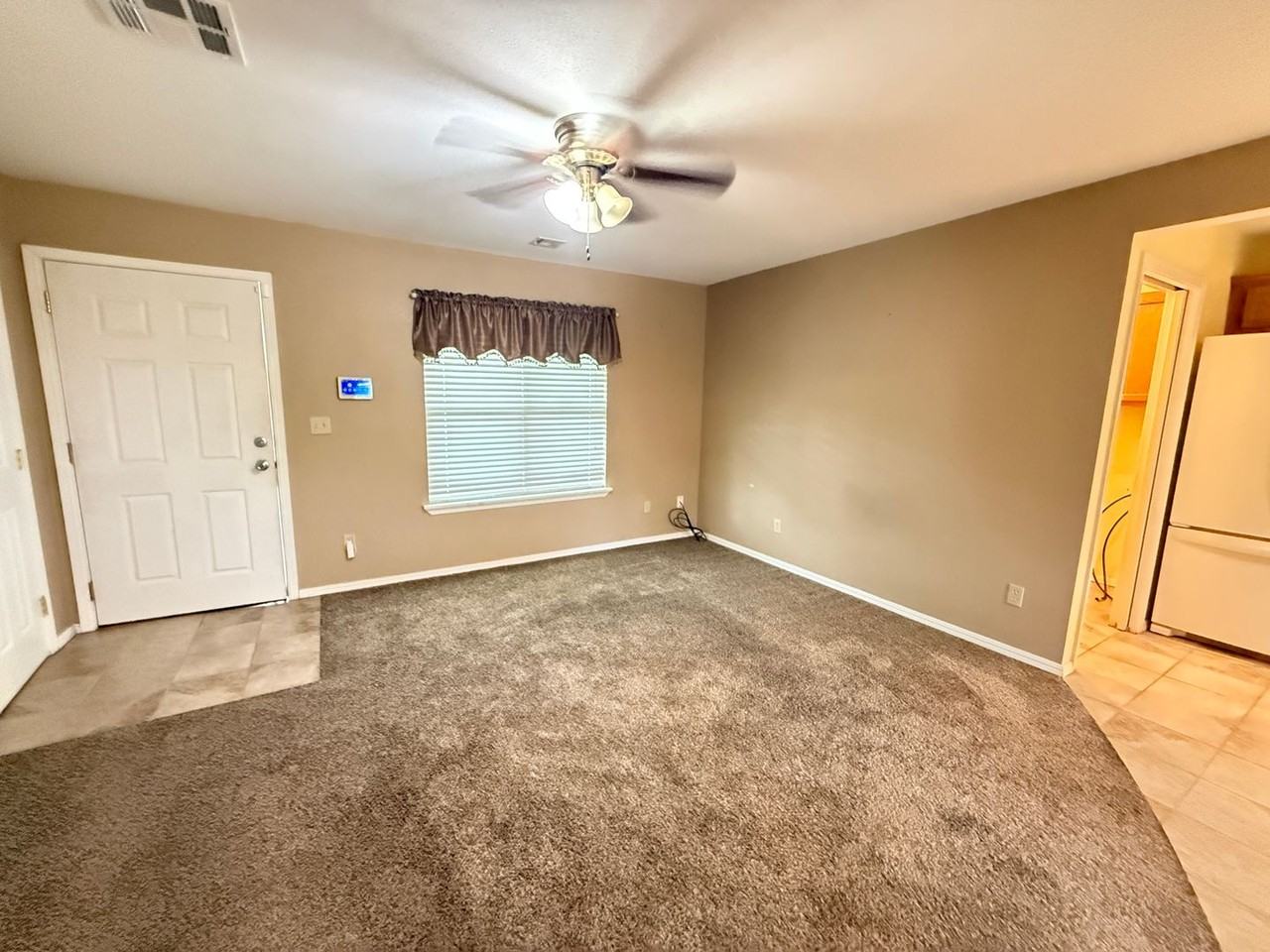 537 E Allen St - Photo 5 of 28