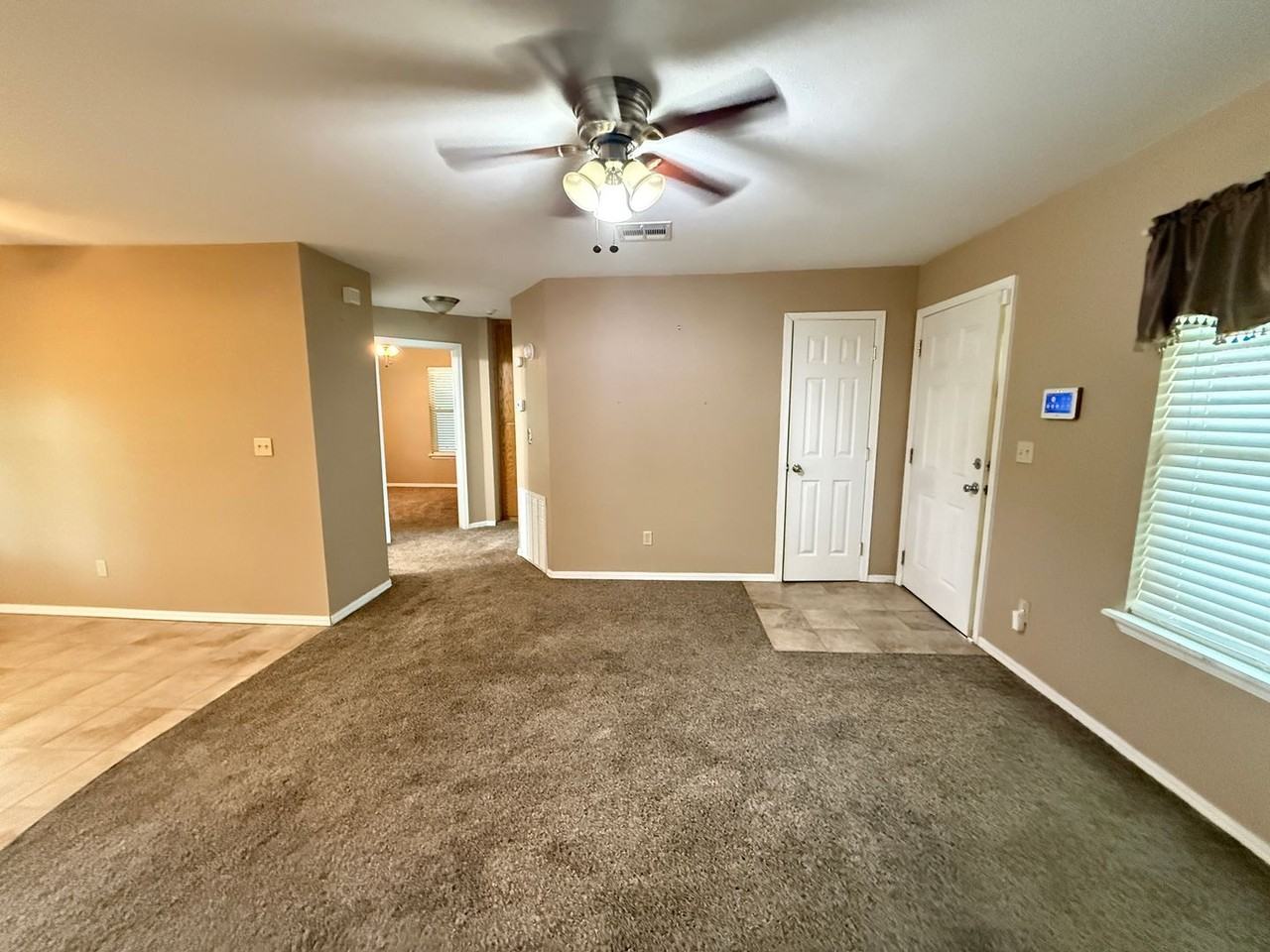 537 E Allen St - Photo 6 of 28
