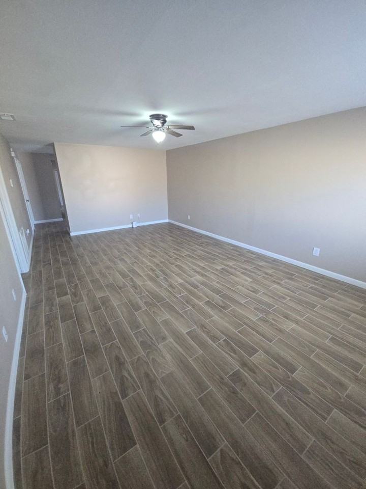 3316 Timberline Rd W - Photo 3 of 11