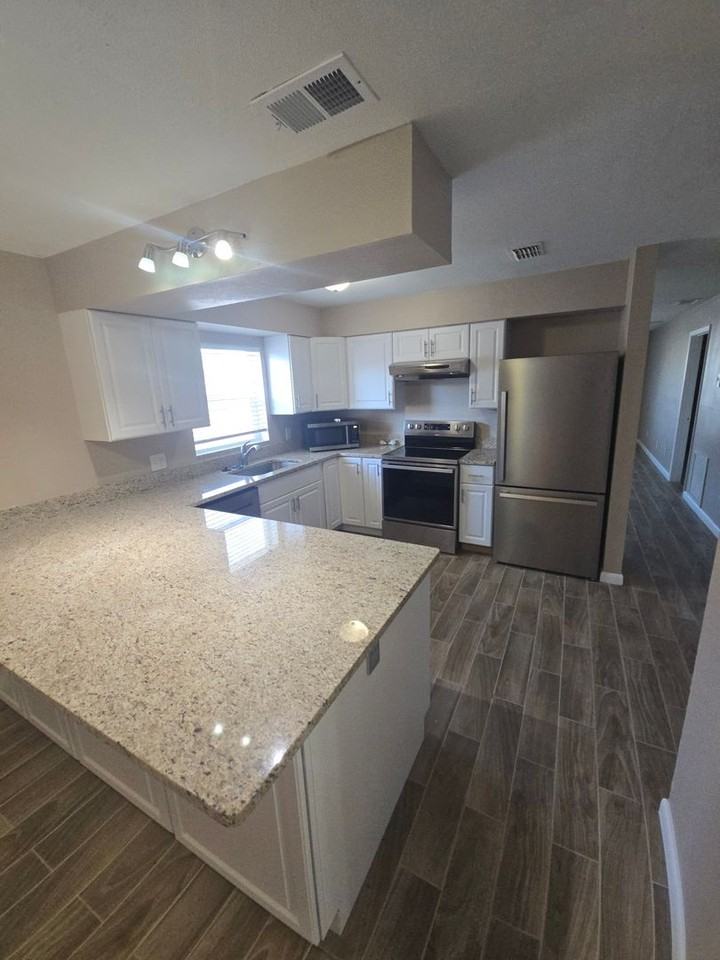 3316 Timberline Rd W - Photo 4 of 11