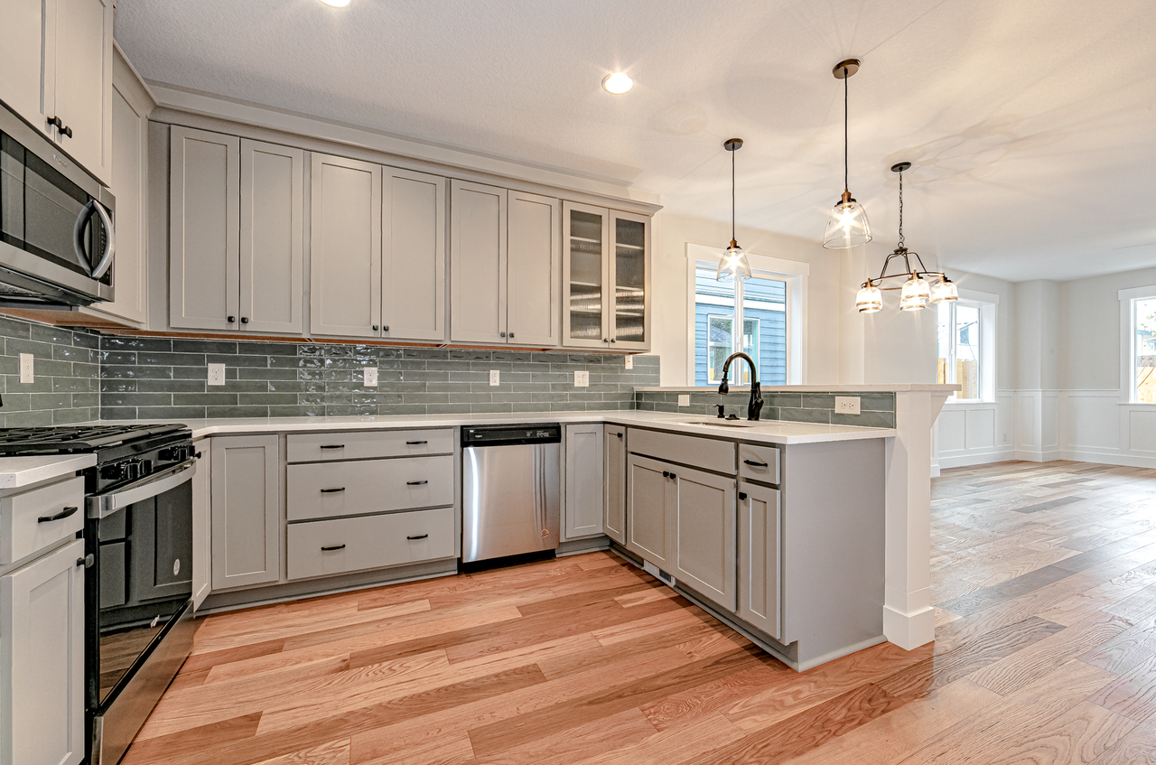 9047 N Mohawk Ave - Photo 2 of 12