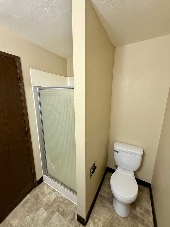 1203 Mitchell St - Photo 6 of 21