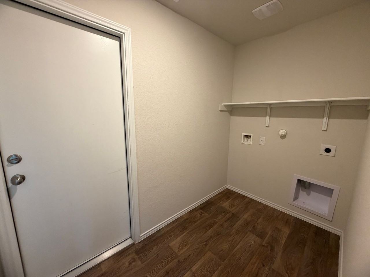 4042 Bay Leaf Loop - Photo 2 of 18