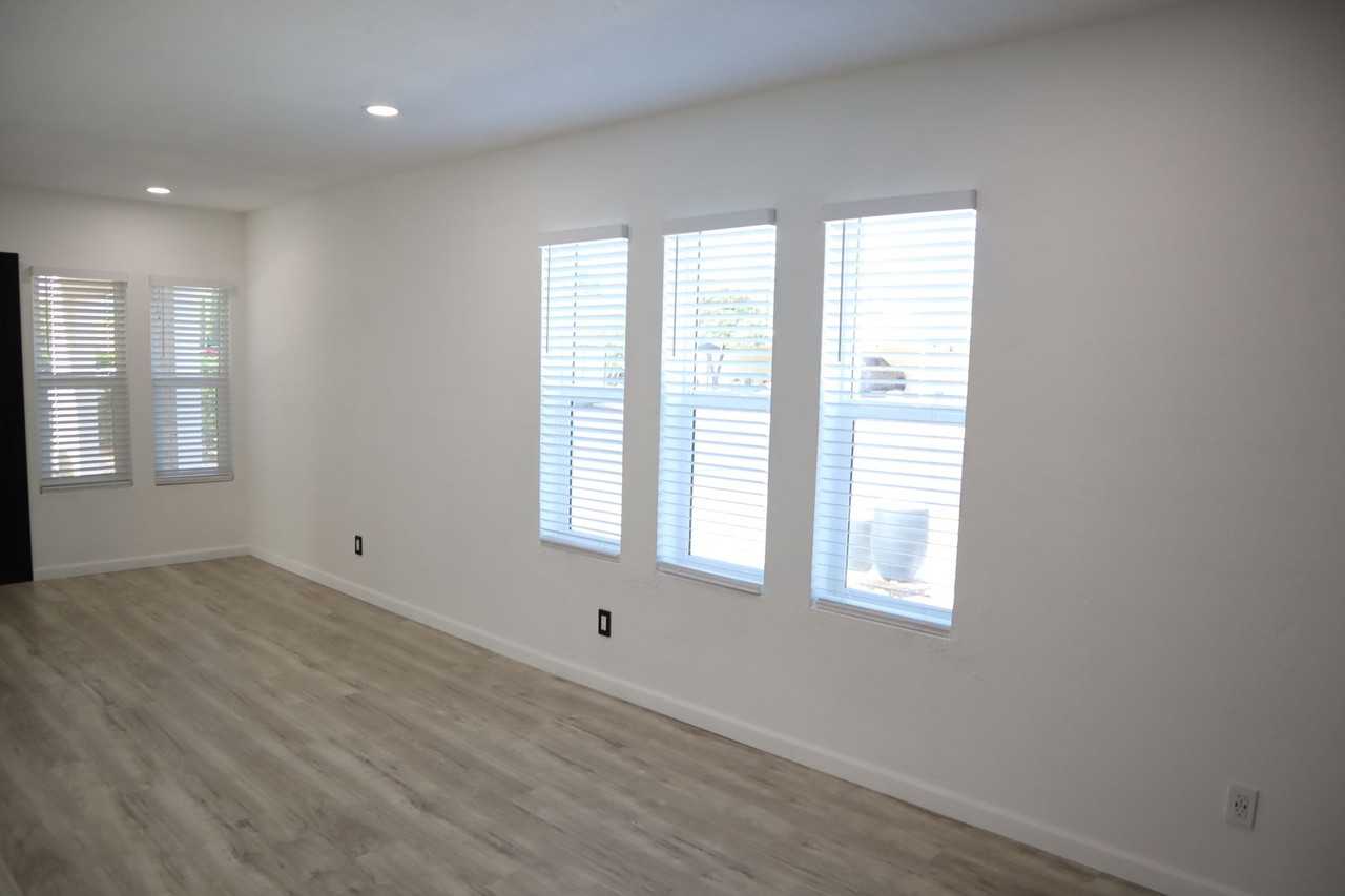 396 Judd St - Photo 5 of 48