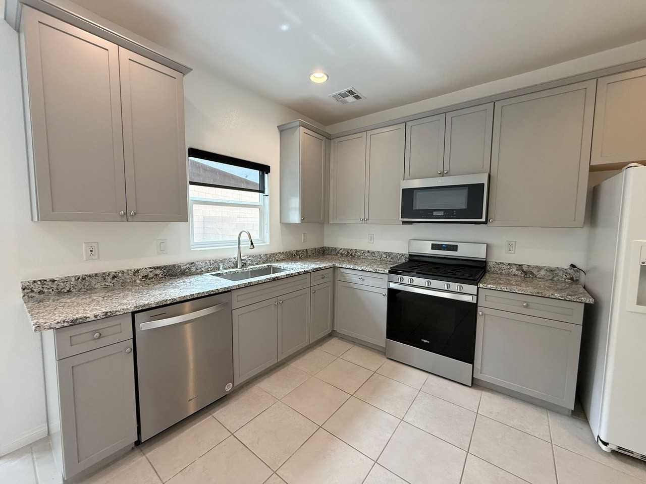 69 Ella Ashman Ave - Photo 3 of 27