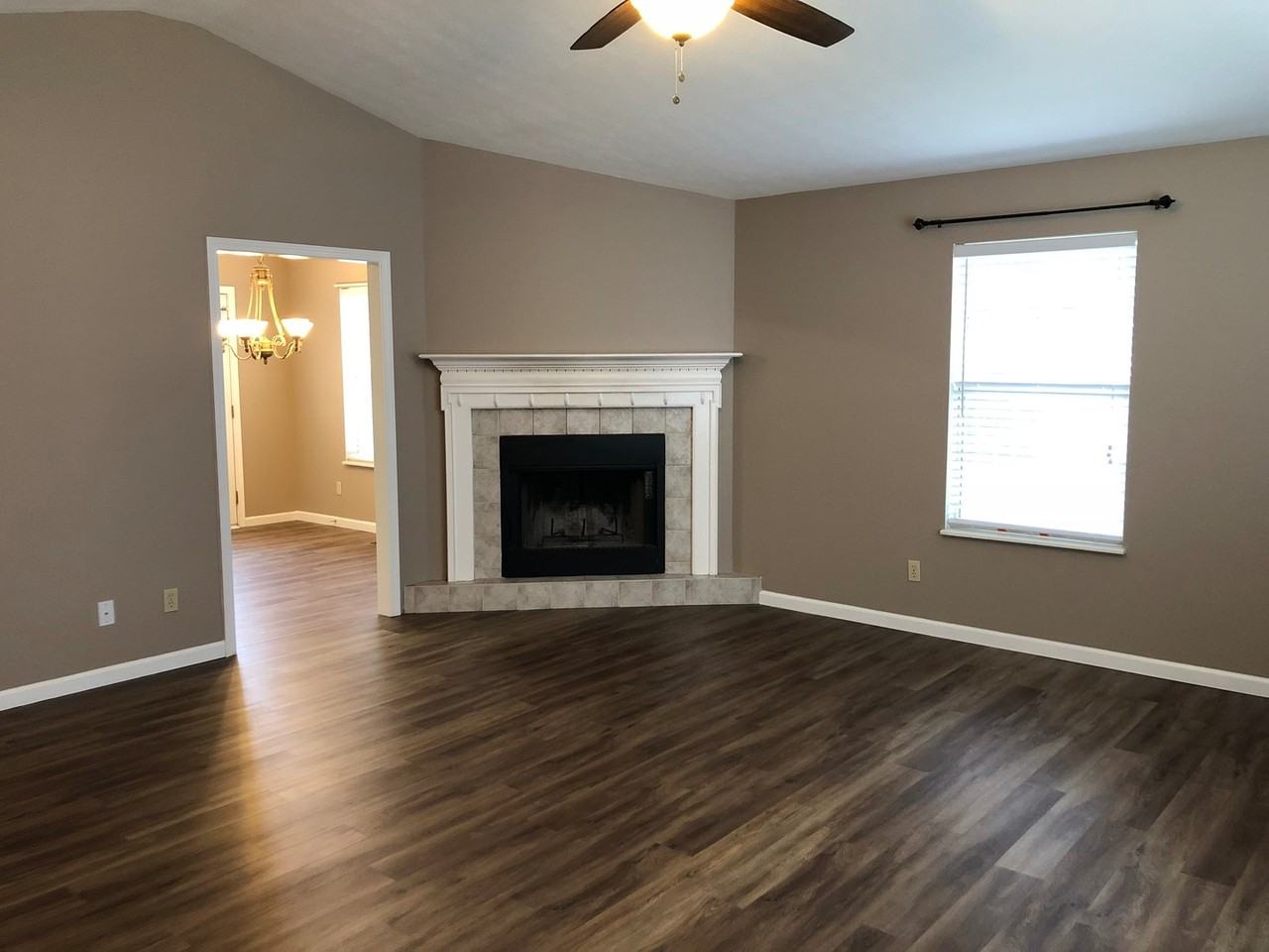 1012 Willow Creek Cir - Photo 3 of 13