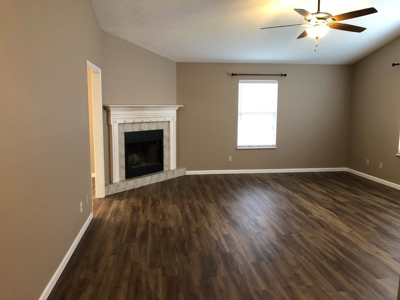 1012 Willow Creek Cir - Photo 4 of 13