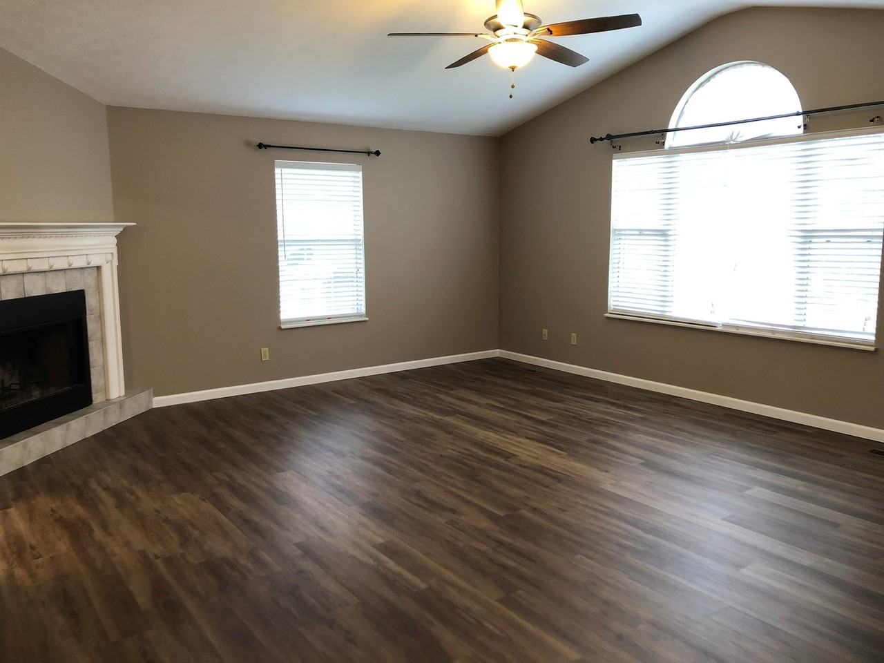 1012 Willow Creek Cir - Photo 5 of 13