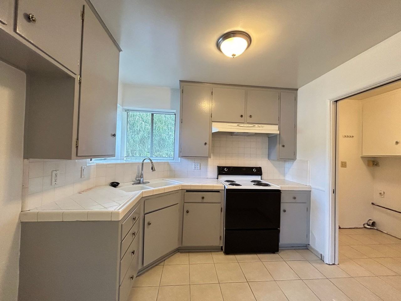 610 E Palmyra Ave - Photo 7 of 35