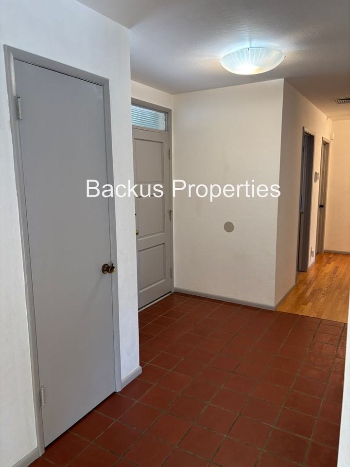 1249 San Fernando Dr - Photo 3 of 24