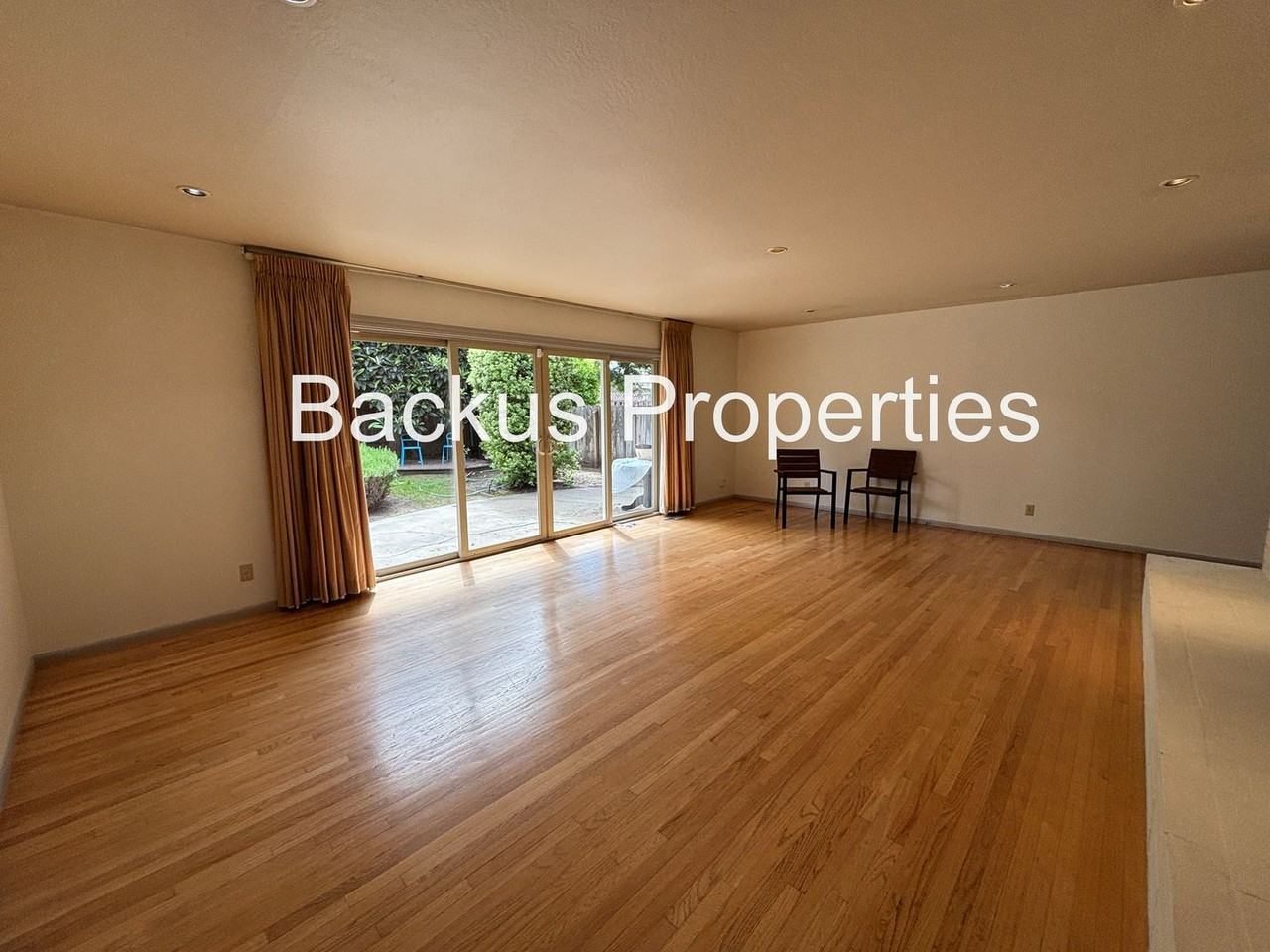 1249 San Fernando Dr - Photo 4 of 24