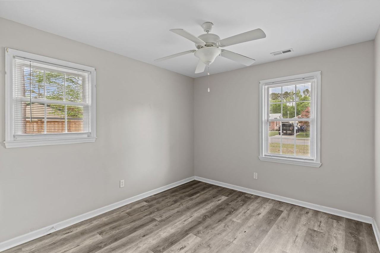 5012 Ferndale Dr - Photo 4 of 46