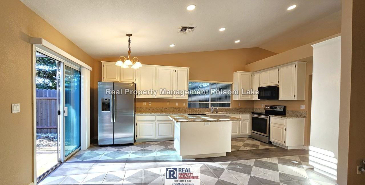 3910 Magnolia Hills Dr - Photo 4 of 30