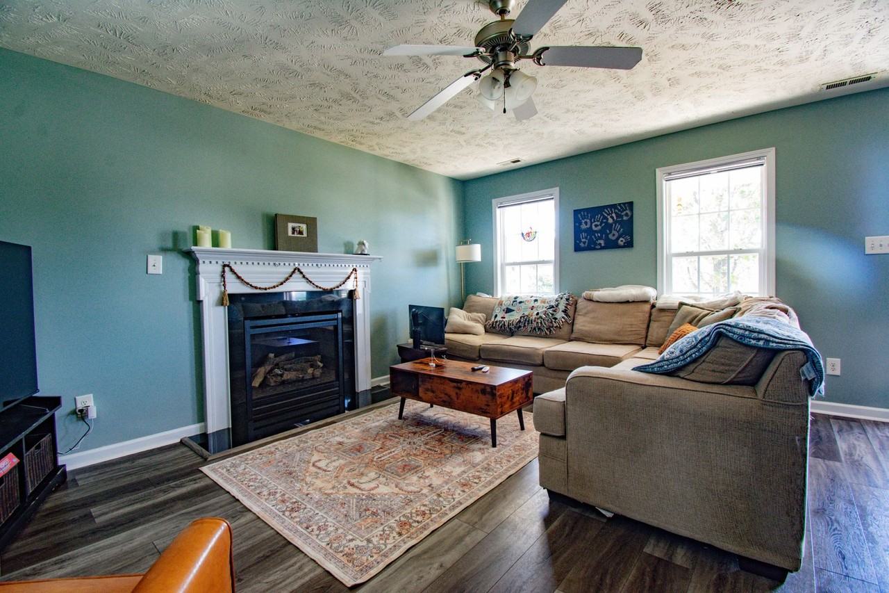 4918 Yorkchester Dr - Photo 2 of 29