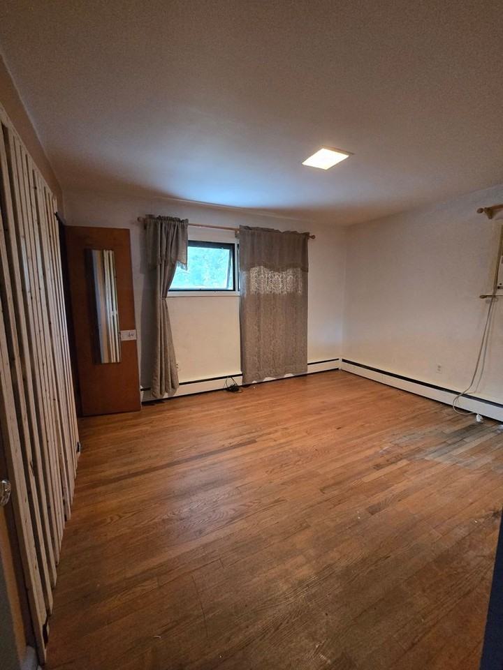 1306 Currier St - Photo 5 of 19