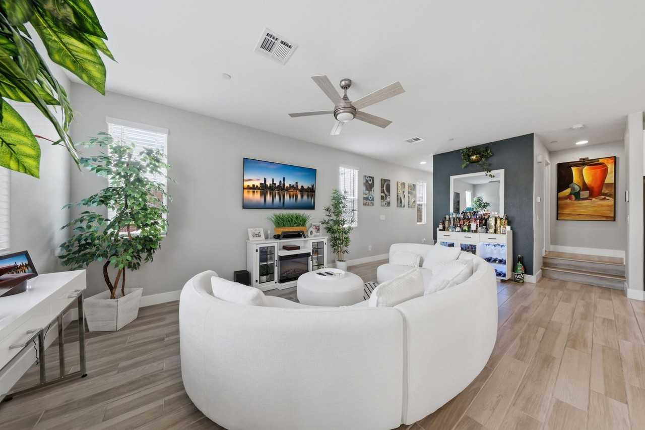 694 Monroe Hill Pl - Photo 7 of 32