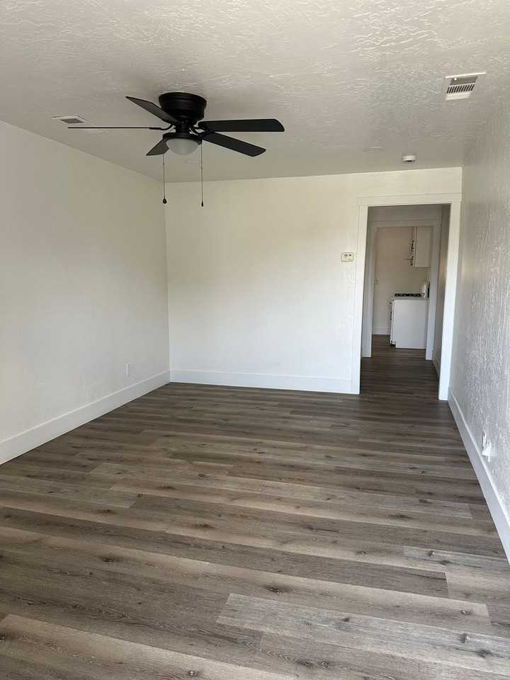 1710 S Garden St - Photo 2 of 7