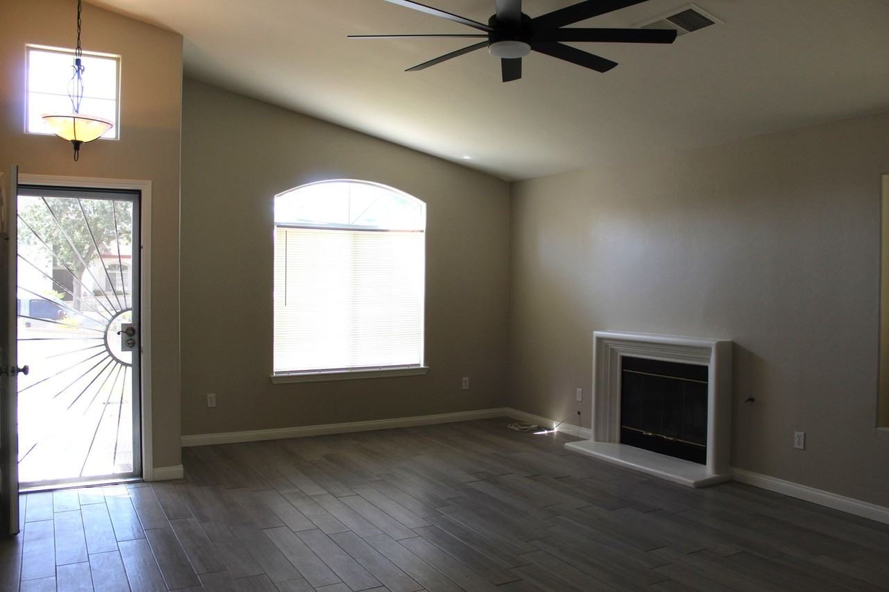 10416 Heather Valley Dr - Photo 3 of 25