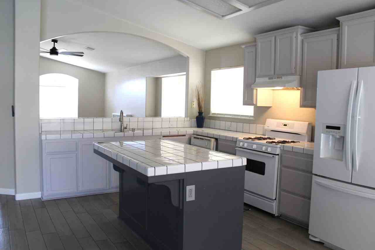 10416 Heather Valley Dr - Photo 5 of 25