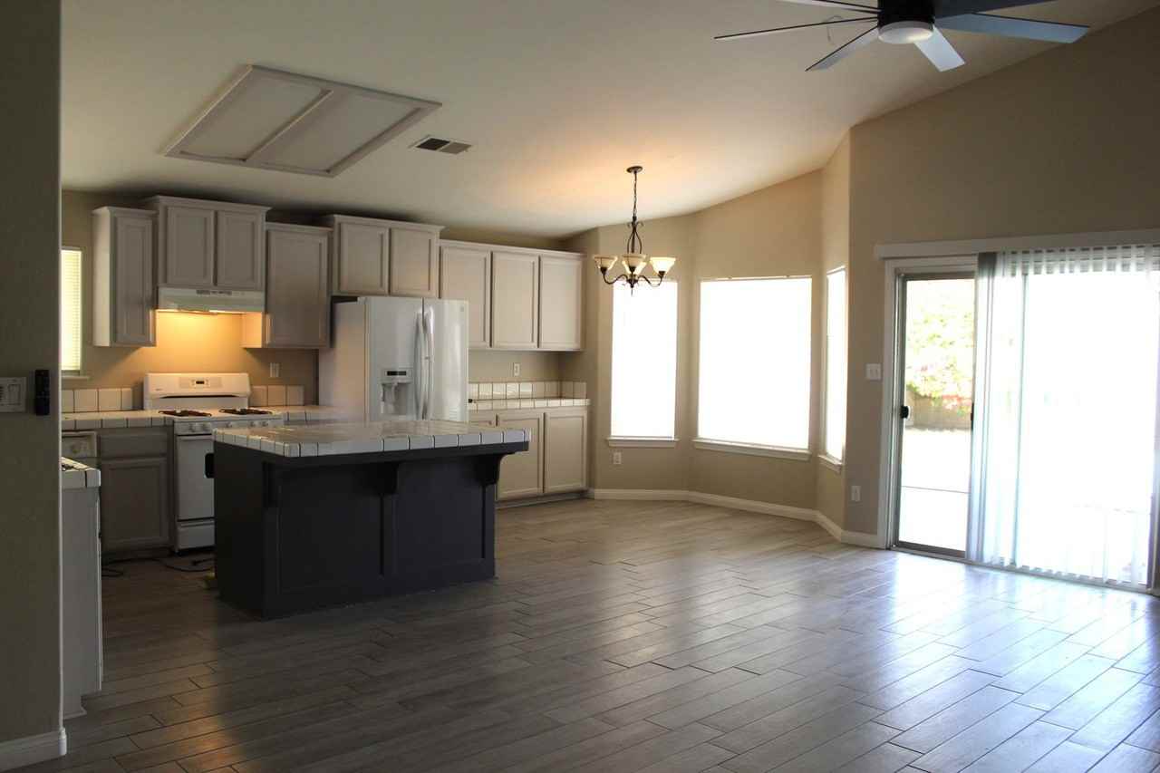 10416 Heather Valley Dr - Photo 6 of 25