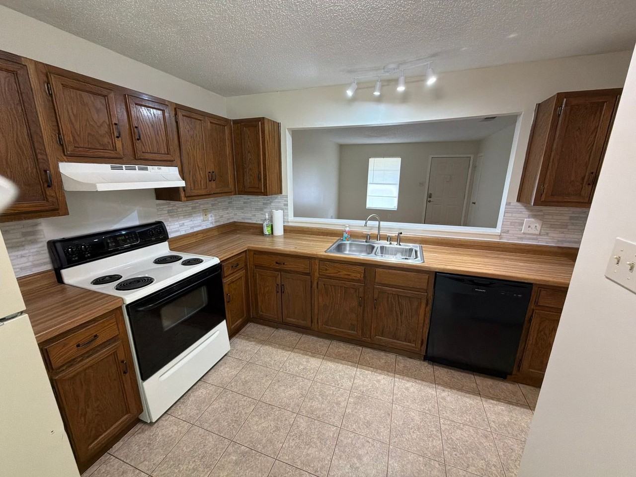 12 Southland Ct - Photo 2 of 10