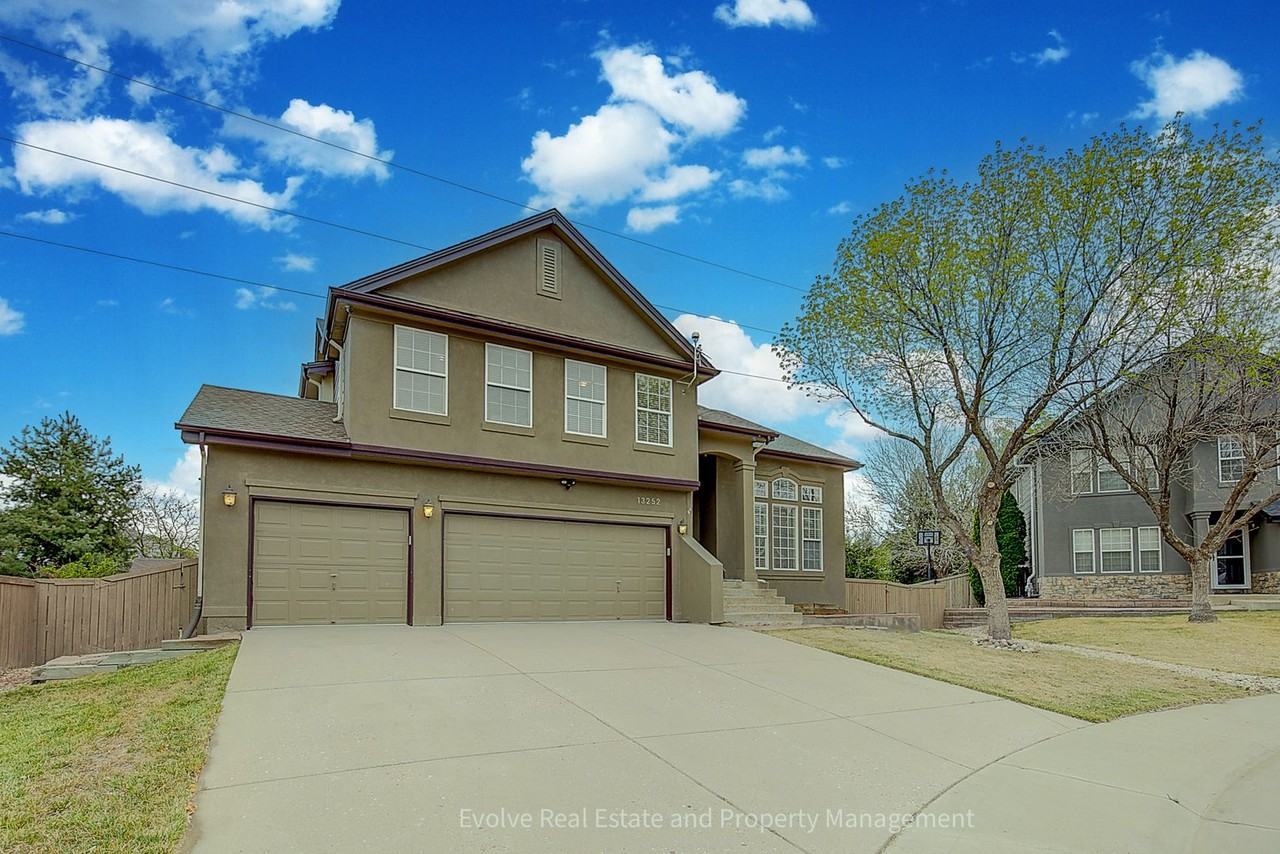 13252 Pearl Cir - Photo 3 of 36