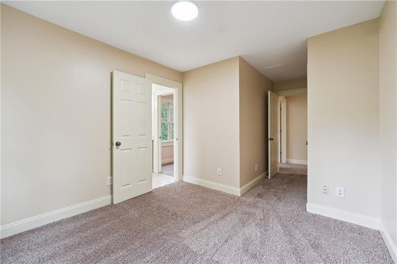 1601 Peachcrest Rd - Photo 5 of 11