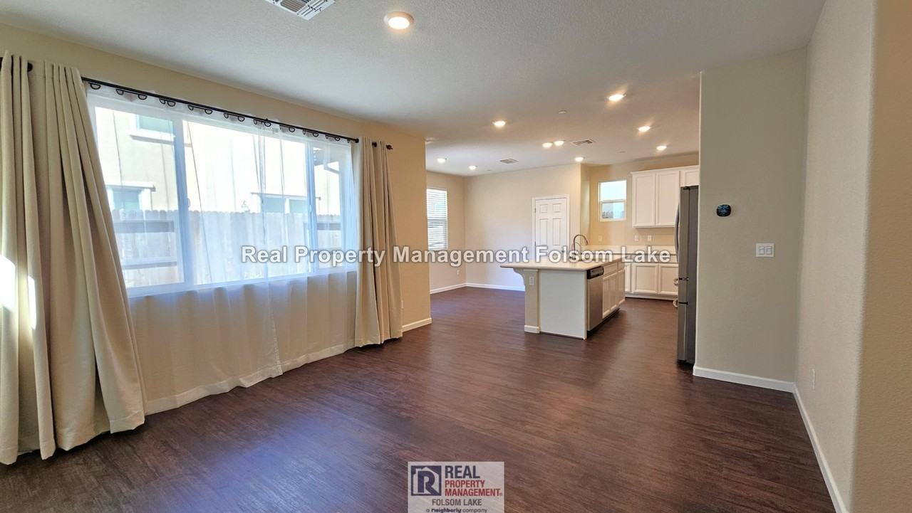 4264 Emerald Gate Ln - Photo 3 of 24