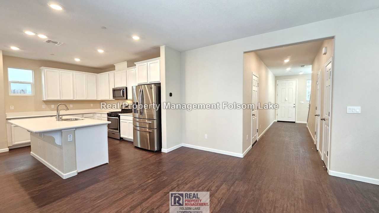 4264 Emerald Gate Ln - Photo 5 of 24