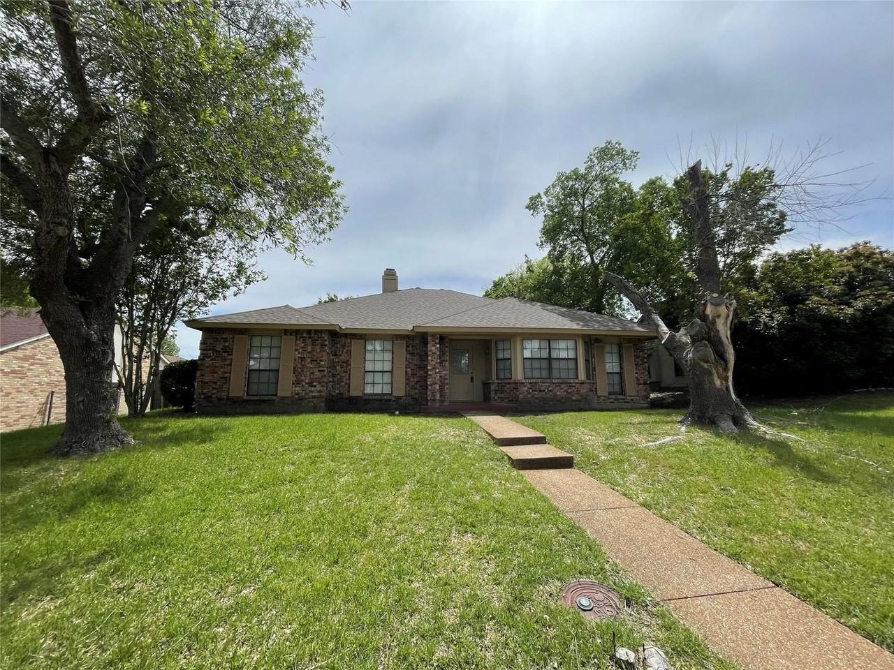 1052 Twin Falls Dr - Photo 2 of 11