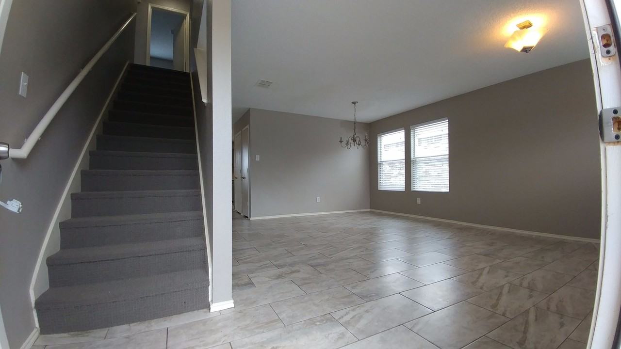 2821 Robin Ln - Photo 2 of 14