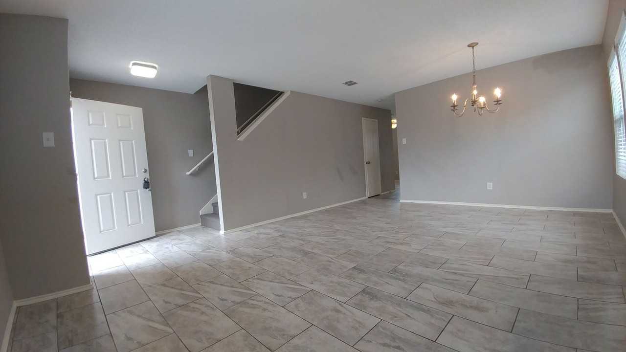 2821 Robin Ln - Photo 3 of 14