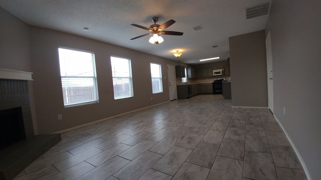 2821 Robin Ln - Photo 4 of 14