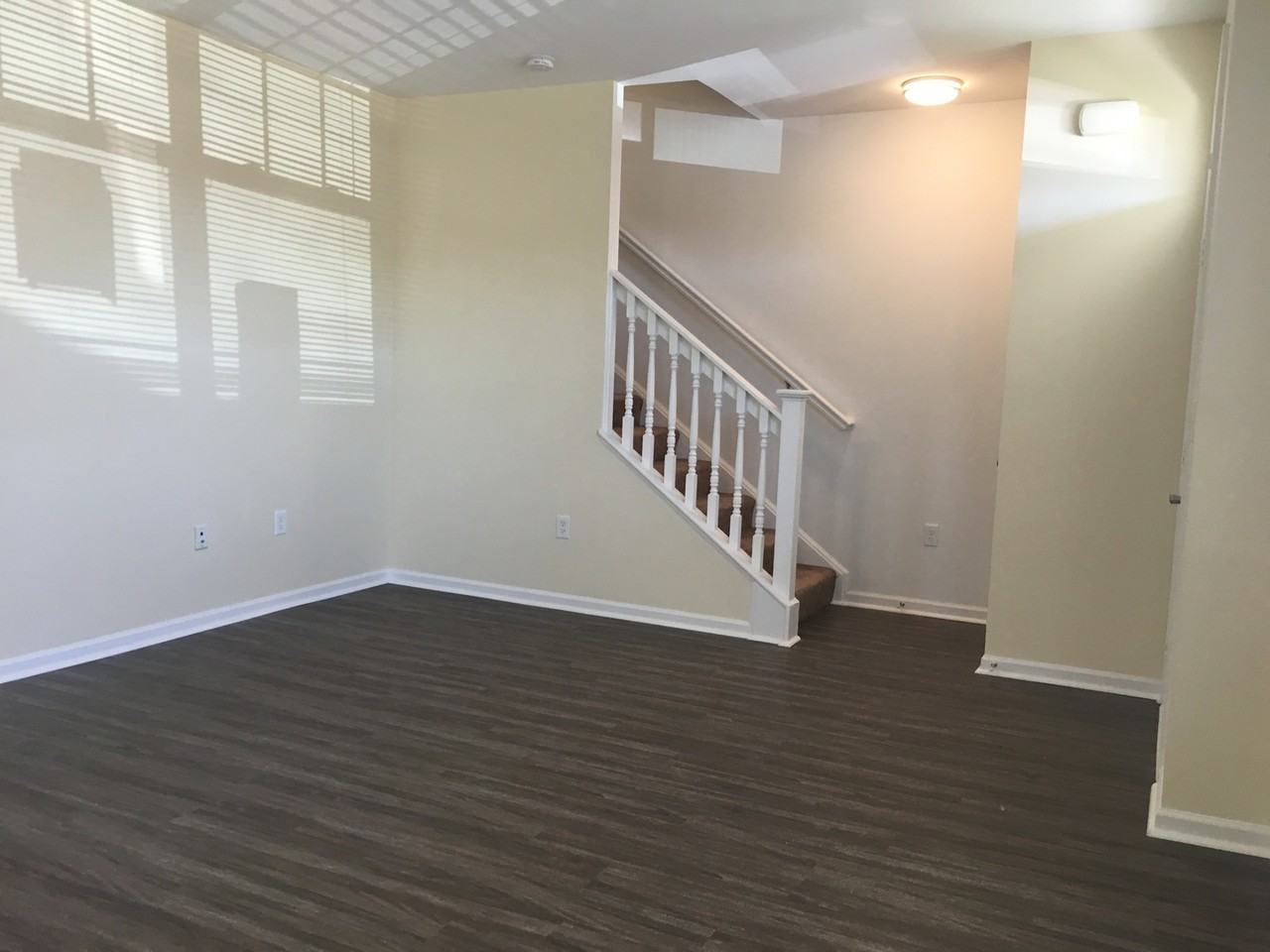 4315 Farringdon Way - Photo 4 of 33