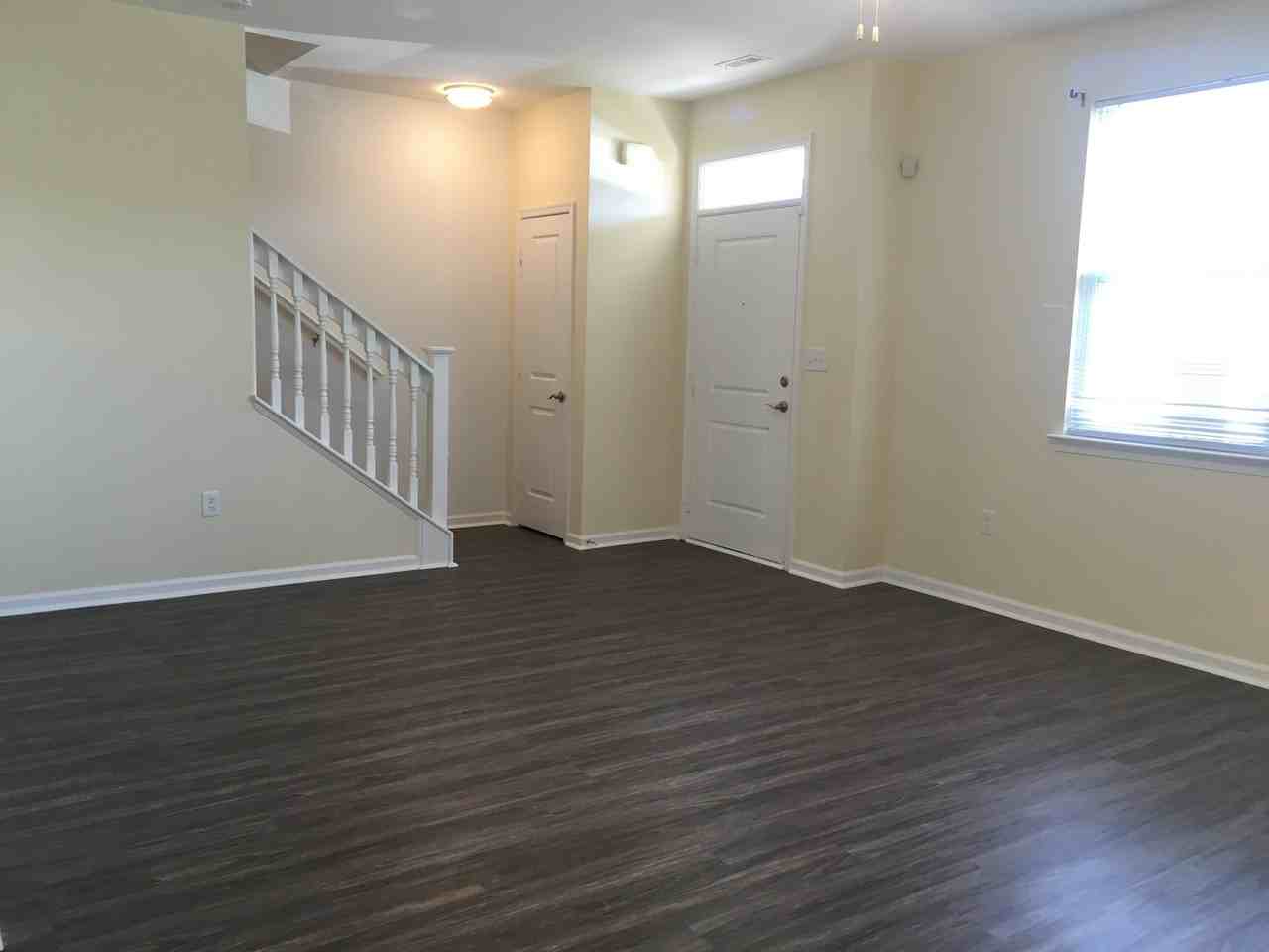 4315 Farringdon Way - Photo 5 of 33