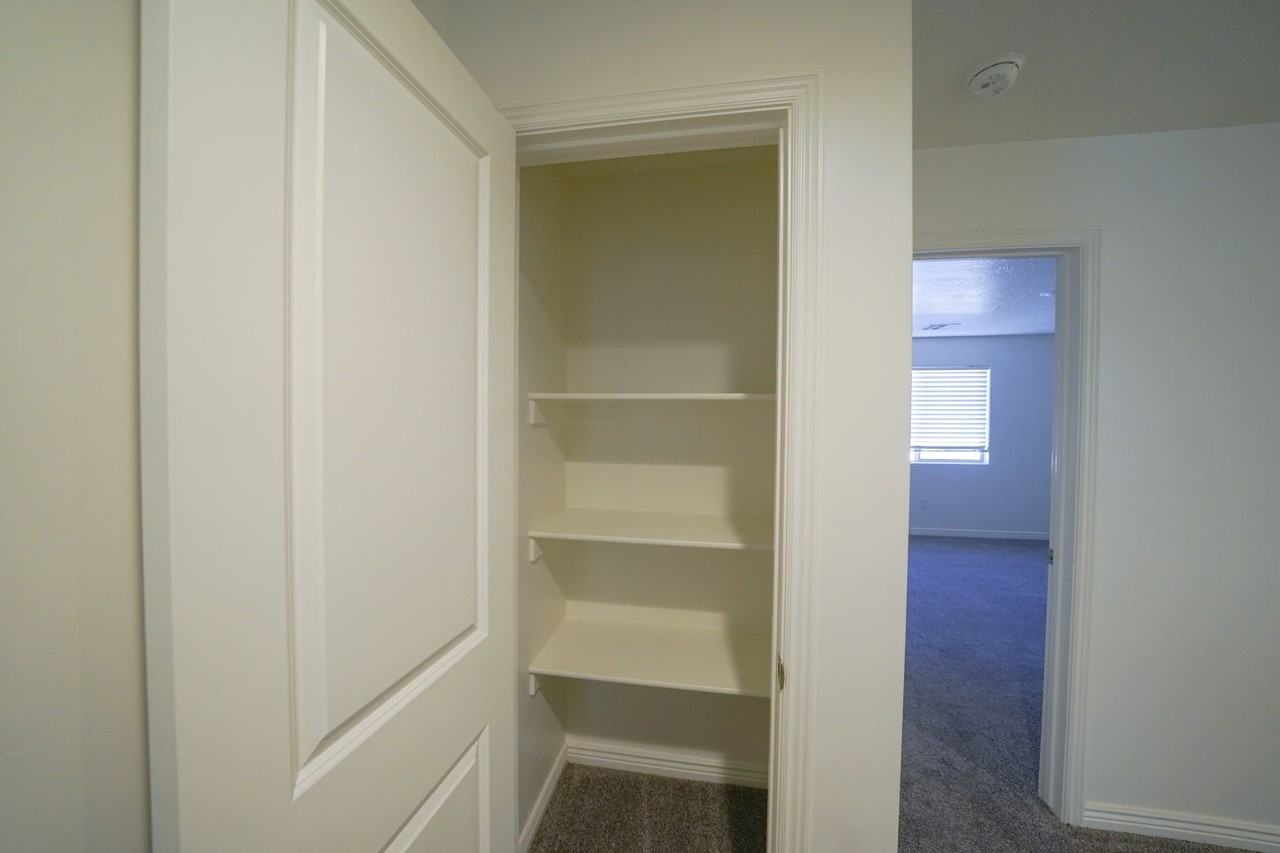 3243 S Fossil Hills Dr - Photo 3 of 40