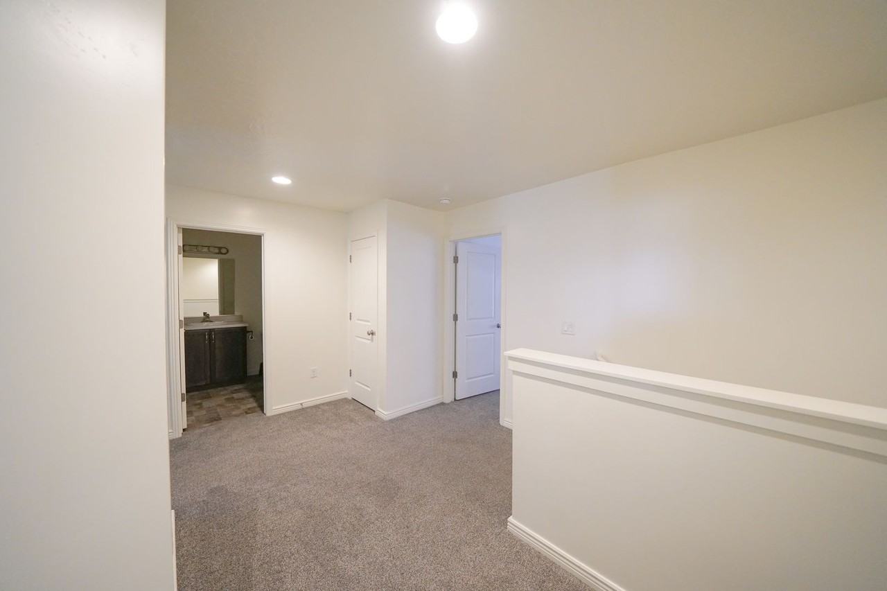 3243 S Fossil Hills Dr - Photo 4 of 40