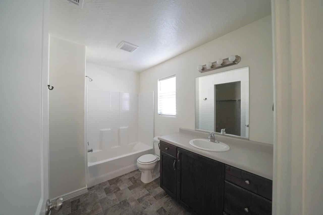 3243 S Fossil Hills Dr - Photo 6 of 40