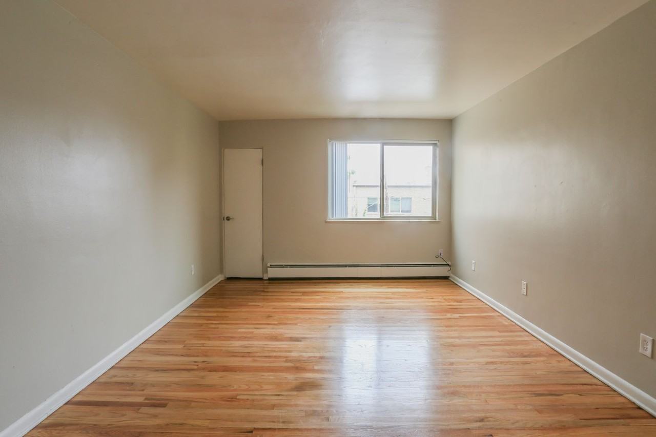 Jersey Apartments - Photo 4 of 28