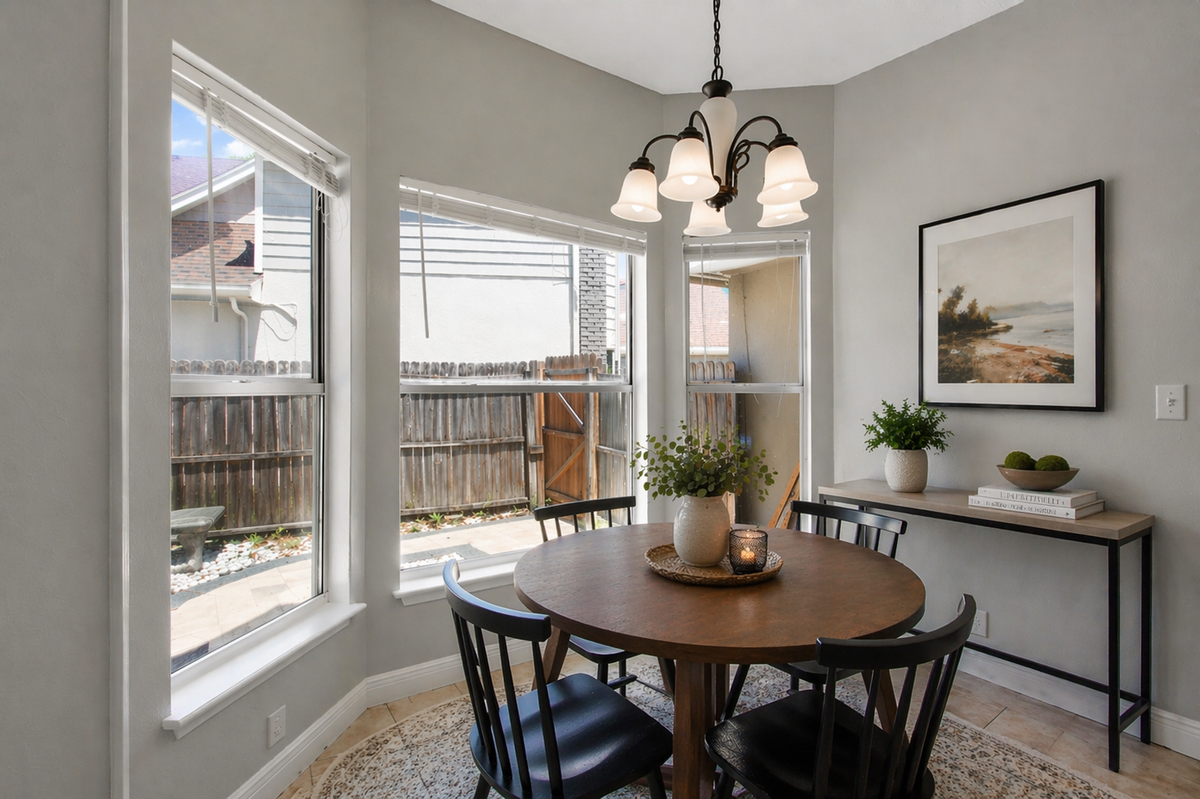 2384 Roanoke Ct - Photo 3 of 14