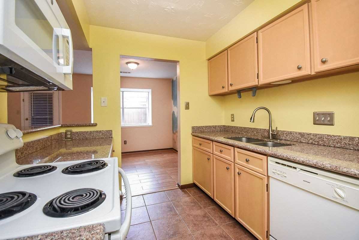 7822 Greenedge Dr - Photo 4 of 20