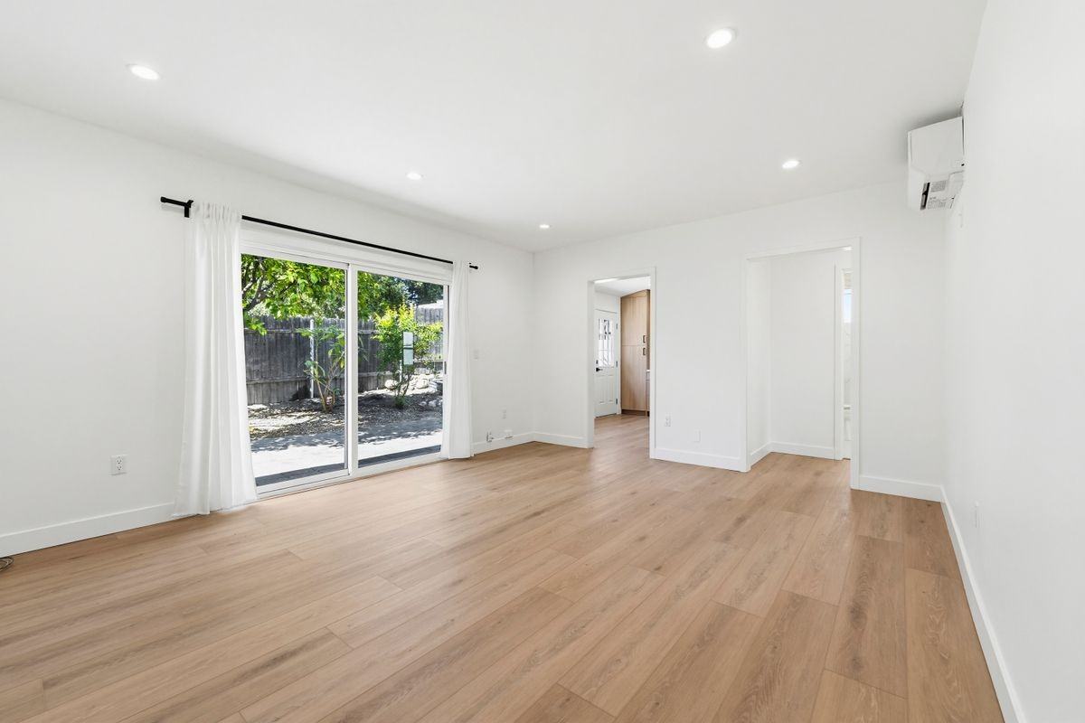 2819 Sycamore Ave - Photo 4 of 28